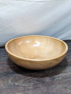 lot 86 image: Japanese Wood Bowl