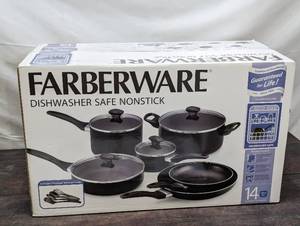 lot 95 image: Farberware Pan Set
