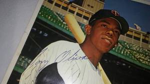 Tony Oliva M.N. Twins 1966 8x10 Color Photograph.