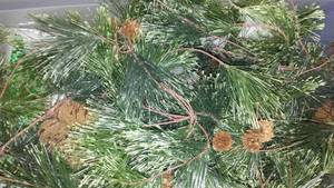 Realistic garland, snow, snow blanket and more in a tote