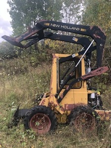 lot 2 image: New Holland L454 Skid Loader - Parts Only