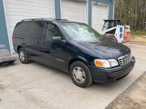 lot 1 image: 1999 Chevy Venture Van with Wheel Chair lift- Low Reserve Price