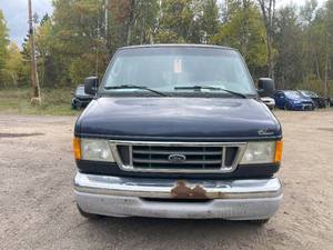 lot 2 image: 2003 Ford E250 Chariot Van with Mobility Seat