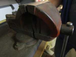 lot 33 image: Shop King Vise