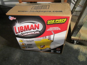 lot 12 image: Libman Mop Bucket