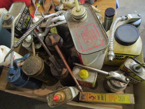 lot 44 image: Oils Cans & Lubricants