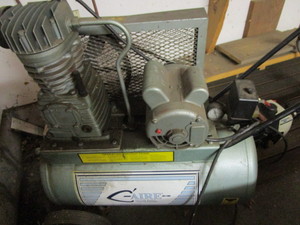 lot 4 image: C-Aire Air Compressor