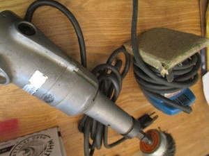lot 60 image: Craftsman Grinder, Ryobi Sander