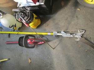 lot 61 image: Pole Saw, Edger, Sprayers