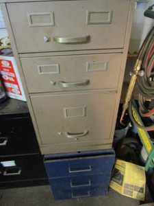lot 67 image: Metal Cabinets