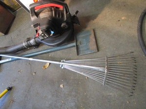 lot 71 image: Lawn Tools