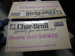lot 54 image: CharBroil H2O Smoker