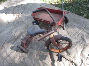 lot 164 image: Radio Flyer Wagon, Tricycle