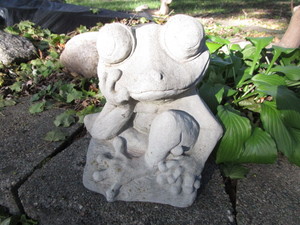 lot 185 image: Cement Frog
