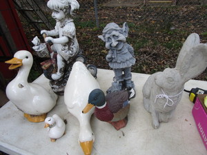 lot 187 image: Garden Gang