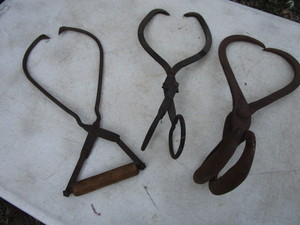 lot 188 image: Ice Tongs, Banta Bros Dairy Ice Pick