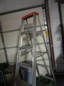 lot 150 image: Aluminum 6ft Step Ladder