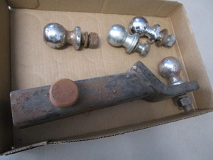 lot 198 image: Receiver Hitch, Balls