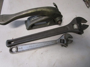 lot 211 image: Wrenches, Signode Stretcher