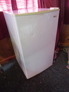 lot 213 image: Mini Refrigerator
