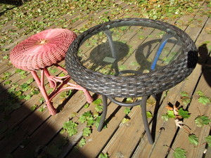 lot 218 image: Wicker & Faux Wicker stool & Table