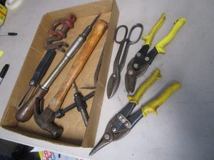 lot 233 image: Tools Wiss Cutters, Yankee Screwdriver