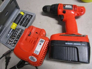lot 287 image: B&D Drill, 24V Battery, Charger