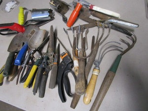 lot 289 image: Garden Hand Tools