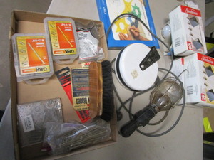 lot 298 image: Cord, Light Bulbs, Corner Guides