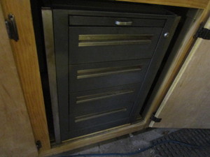 lot 301 image: Multi Drawer Locking Cabinet