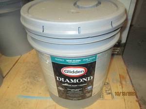 Glidden Diamond Acrylic paint primer. pure white. 4.84 gallon bucket 1ct