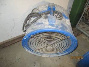 Industrial floor fan