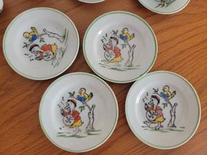 lot 76 image: 40s Banjo Duck Miniature Tea & Biscuits