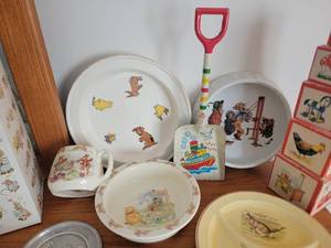 lot 77 image: Vintage Fairytale & Childrens Themed Plateware & Toys