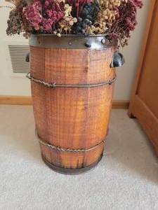 lot 35 image: Primitive Antique Varnished Barrel