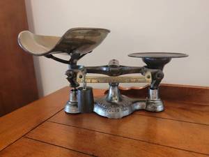 lot 39 image: Vintage Candy Shop Scale