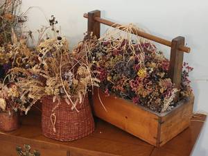 lot 41 image: Dried Primitive Flower Arrangements