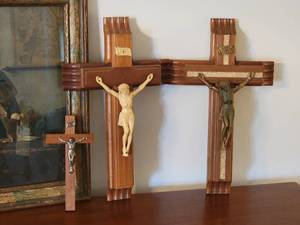 lot 82 image: Religious Crucifix Bundle with Framed Print