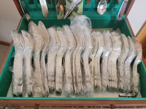 lot 47 image: Heritage Pattern Roger Bros. Silver Plate Service for 12
