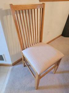 lot 48 image: Contemporary Oak Dining Table & Slotted Chairs