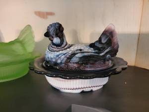 lot 50 image: Vintage Slag Glass Hen on Nest Dishes Group A