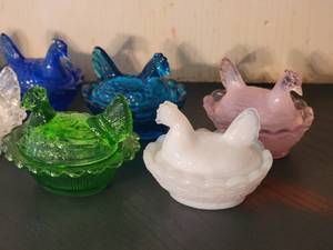 lot 49 image: Mini Hen Salt Dips