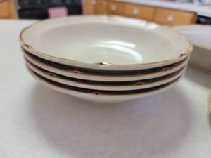 lot 89 image: Traditional Hearthside Stoneware Classics Pattern