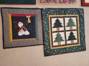 lot 91 image: Charming Decor Quilt Squares Group
