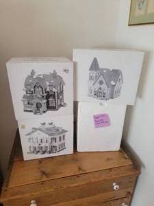 lot 67D image: Department 56 Christmas Village - Country Christmas (4)