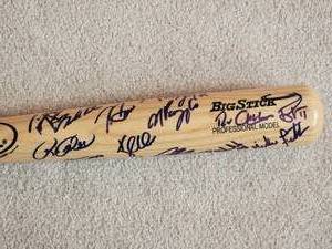 lot 1B image: AUTOGRAPH Baseball Bat - Minnesota Twins - 2003 - B
