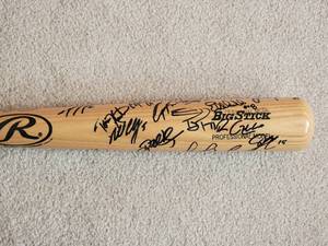 lot 1 image: AUTOGRAPH Baseball Bat - Minnesota Twins - 2003
