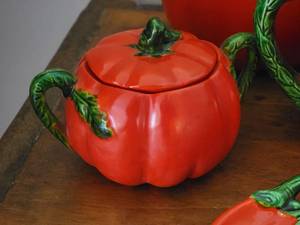lot 73 image: Adorable Tomato Tea Service Accessories (10) - Japanese Maruhon Ware