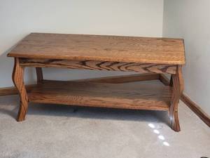 lot 97 image: Beautiful Rustic Oak Coffee Table
