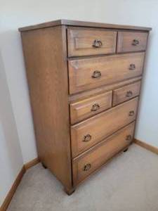 lot 54B image: Vintage Mid-Century Modern 7 Drawer Dresser